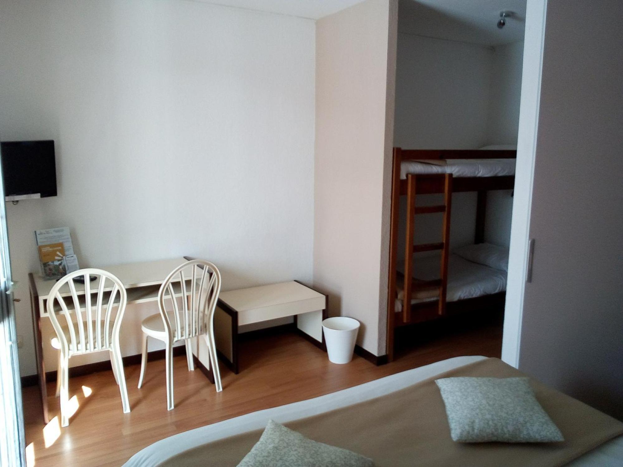 Hotel Les Gabarres Tour-de-Faure Δωμάτιο φωτογραφία