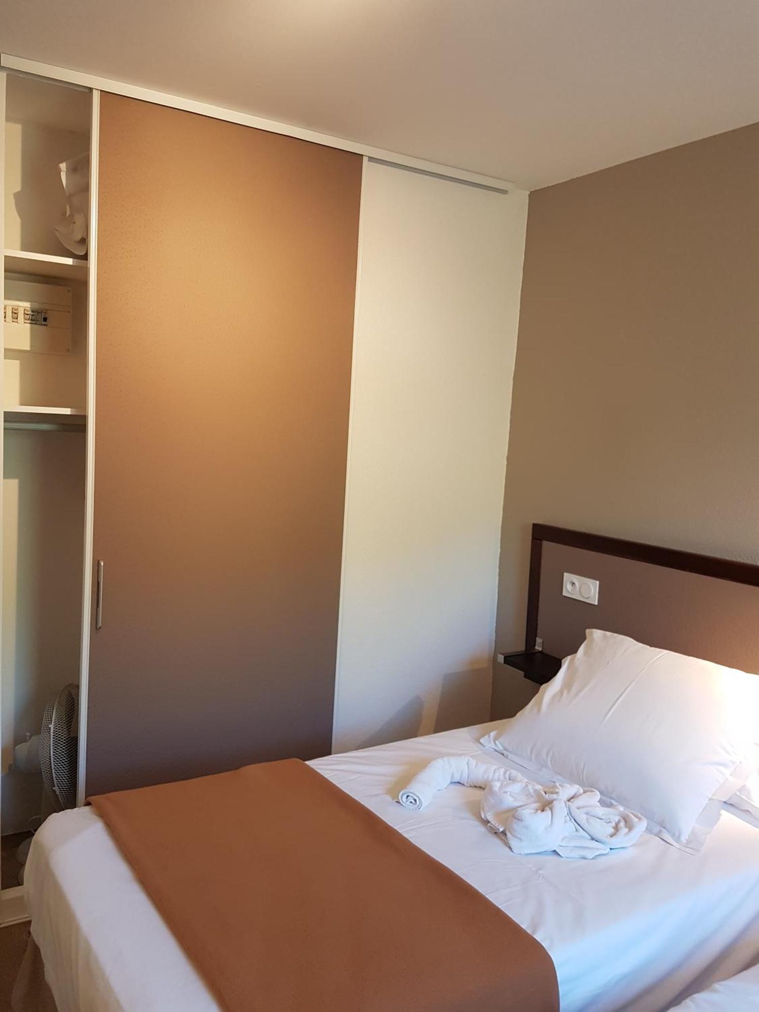 Hotel Les Gabarres Tour-de-Faure Δωμάτιο φωτογραφία