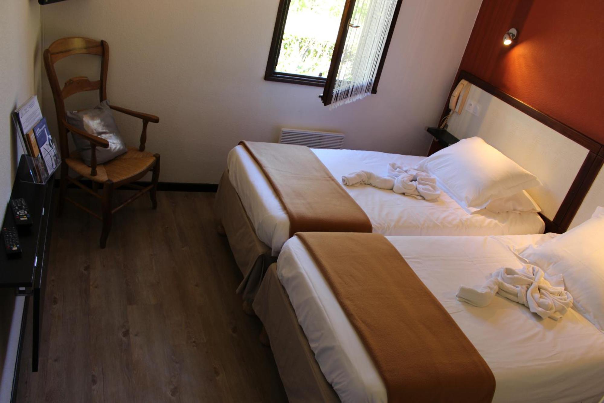 Hotel Les Gabarres Tour-de-Faure Δωμάτιο φωτογραφία
