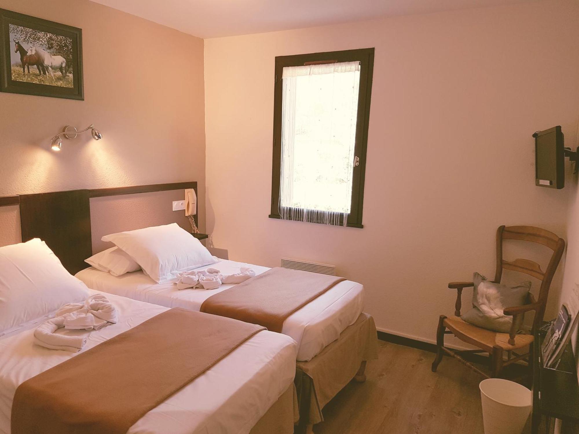 Hotel Les Gabarres Tour-de-Faure Δωμάτιο φωτογραφία