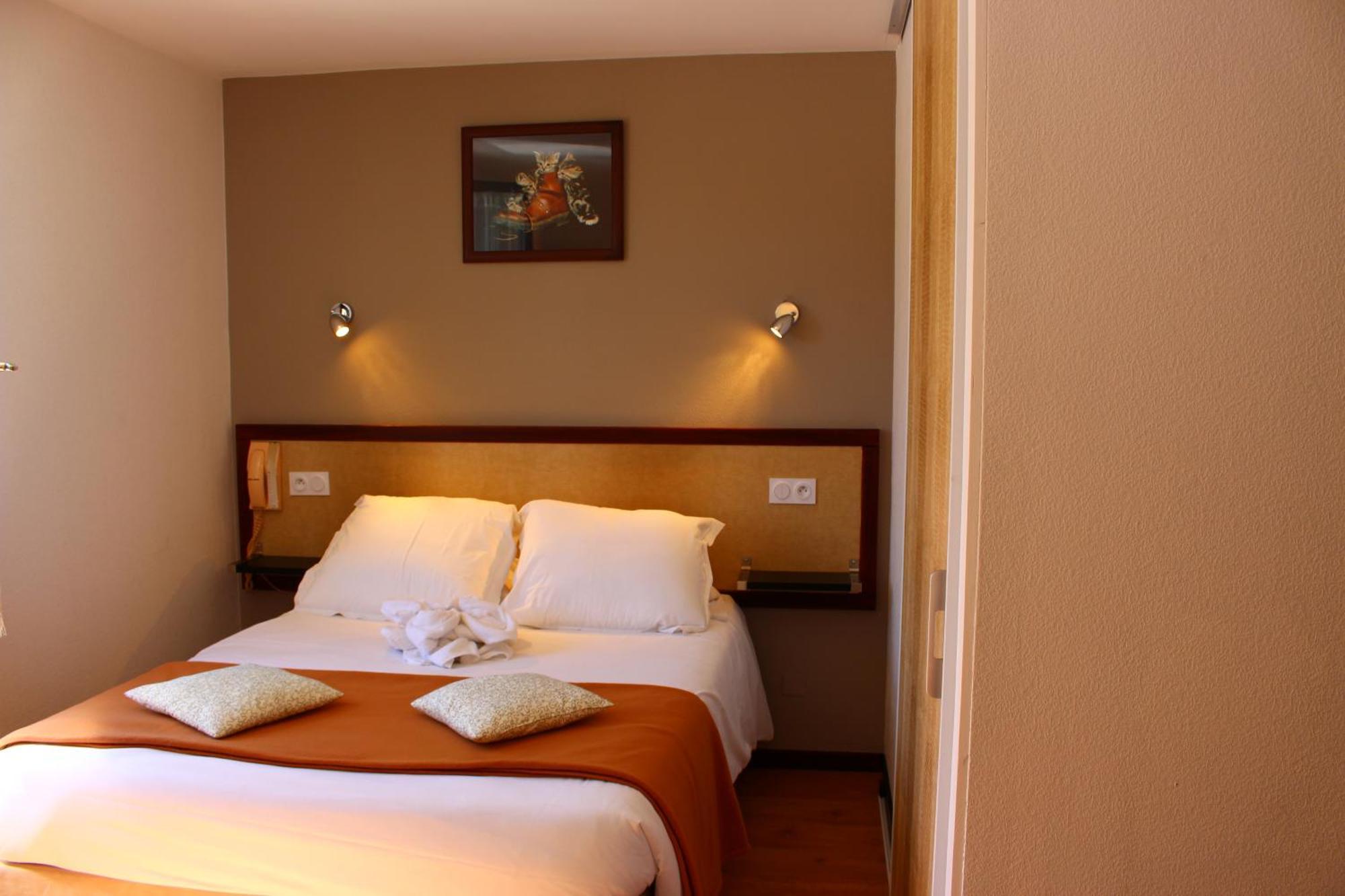 Hotel Les Gabarres Tour-de-Faure Δωμάτιο φωτογραφία