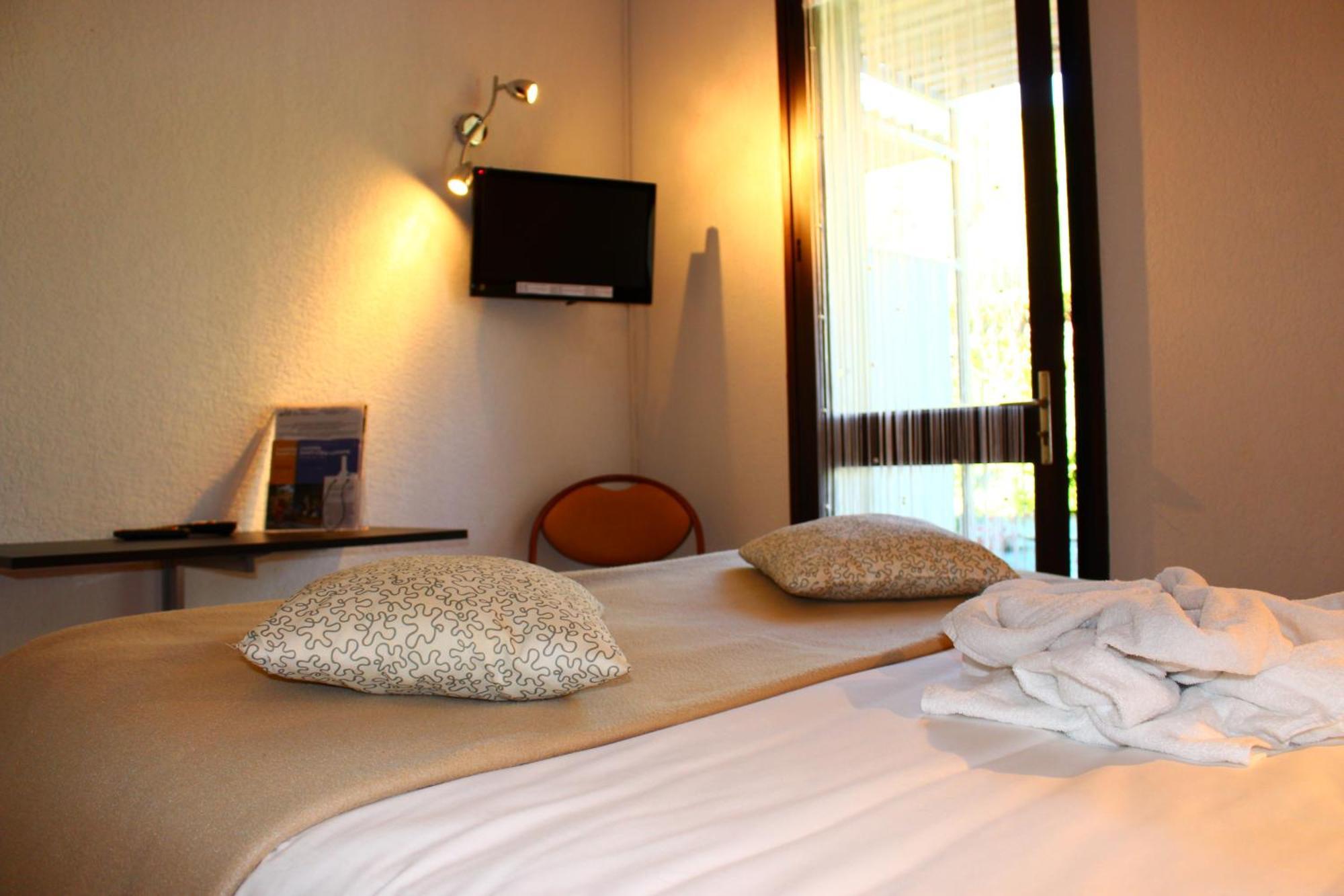Hotel Les Gabarres Tour-de-Faure Δωμάτιο φωτογραφία