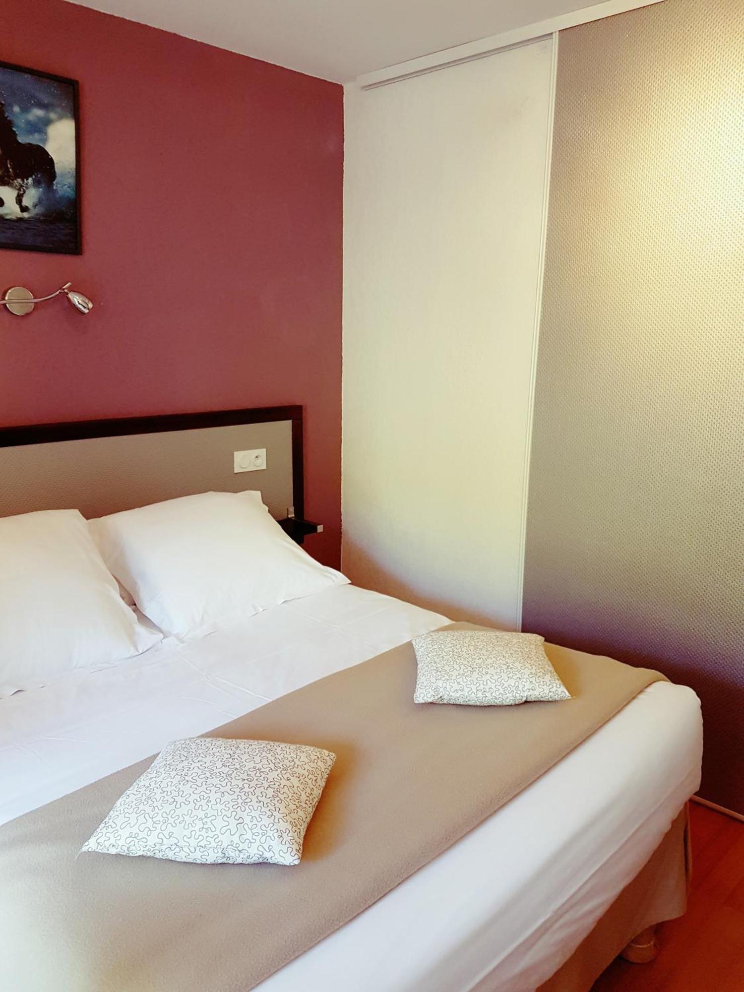 Hotel Les Gabarres Tour-de-Faure Δωμάτιο φωτογραφία